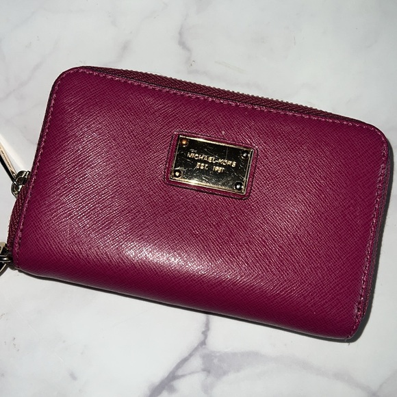 Michael Kors Wrislet Wallet - Picture 2 of 4